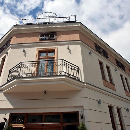 Premier Prezident Garni Hotel And Spa เซรมสกี คาร์ลอฟซี ภายนอก รูปภาพ