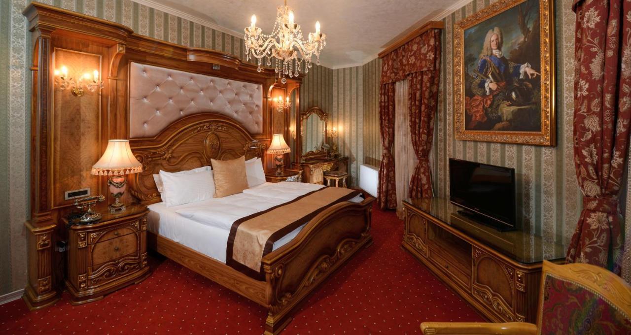 Premier Prezident Garni Hotel And Spa เซรมสกี คาร์ลอฟซี ภายนอก รูปภาพ