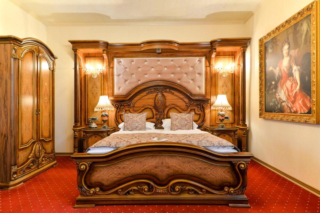 Premier Prezident Garni Hotel And Spa เซรมสกี คาร์ลอฟซี ภายนอก รูปภาพ