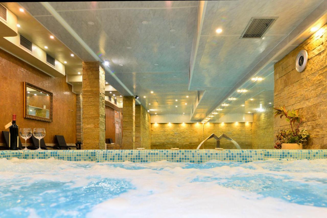 Premier Prezident Garni Hotel And Spa เซรมสกี คาร์ลอฟซี ภายนอก รูปภาพ