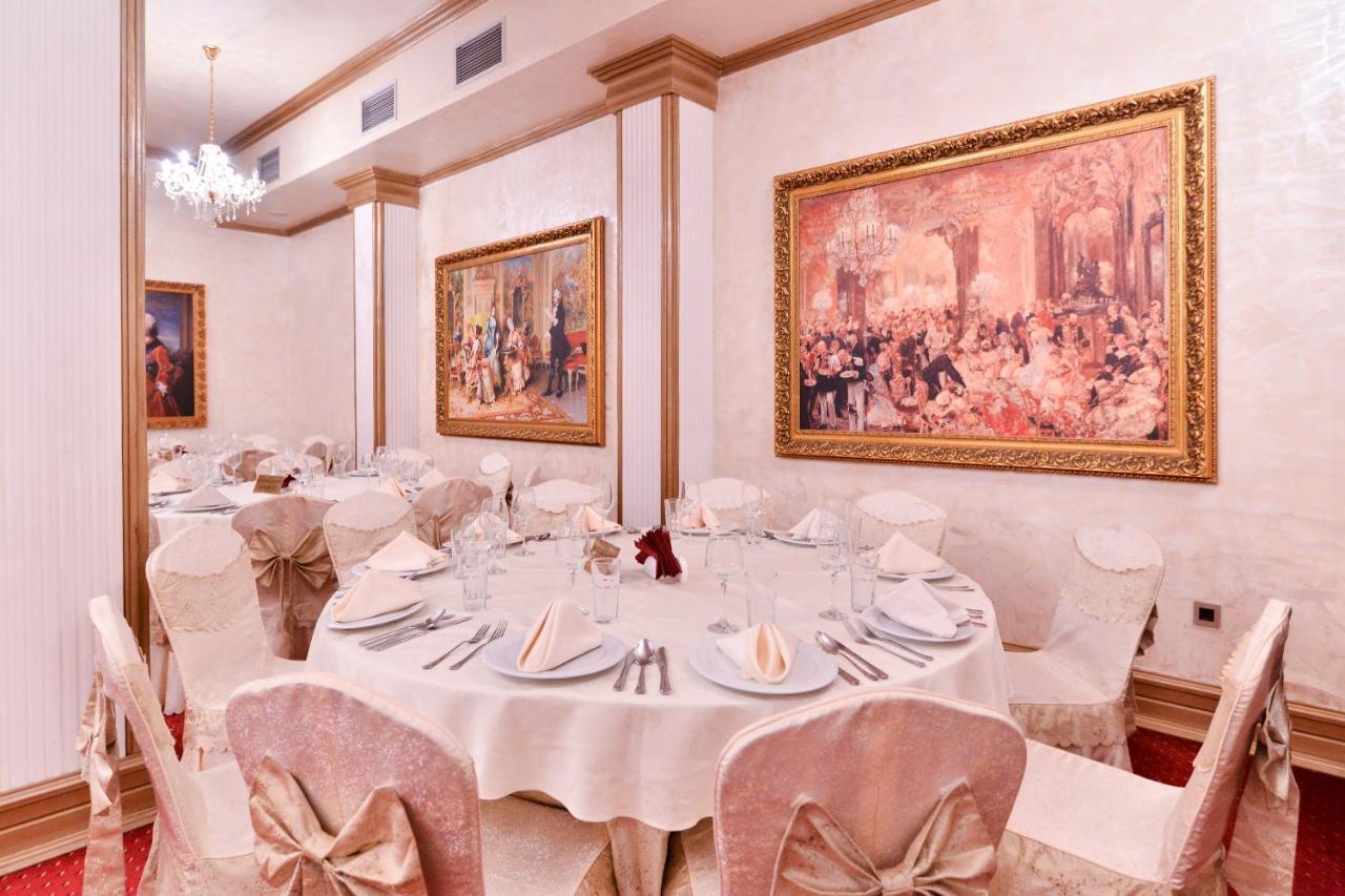 Premier Prezident Garni Hotel And Spa เซรมสกี คาร์ลอฟซี ภายนอก รูปภาพ