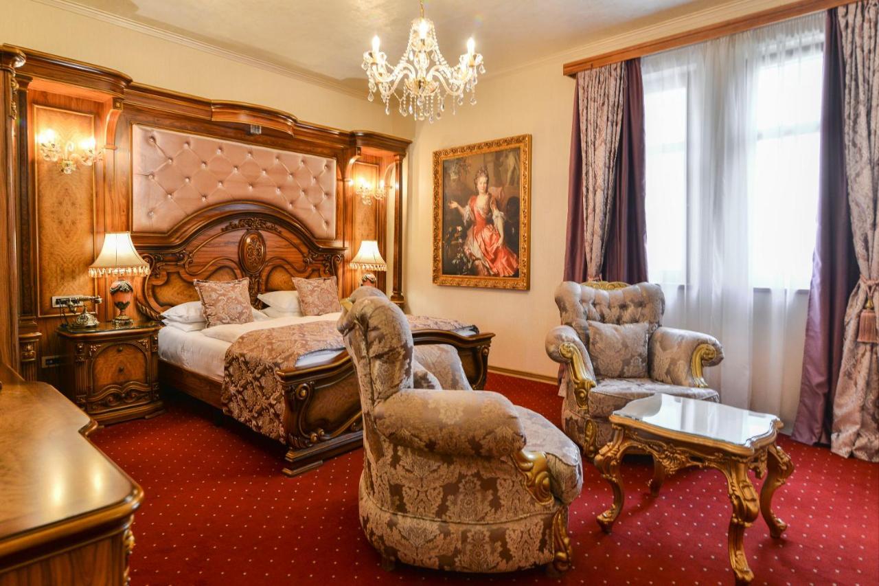 Premier Prezident Garni Hotel And Spa เซรมสกี คาร์ลอฟซี ภายนอก รูปภาพ