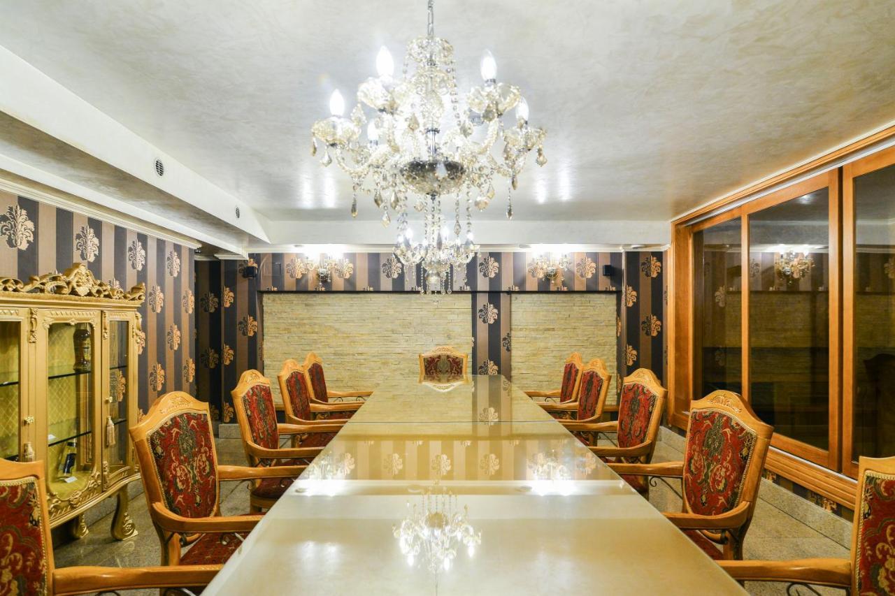 Premier Prezident Garni Hotel And Spa เซรมสกี คาร์ลอฟซี ภายนอก รูปภาพ