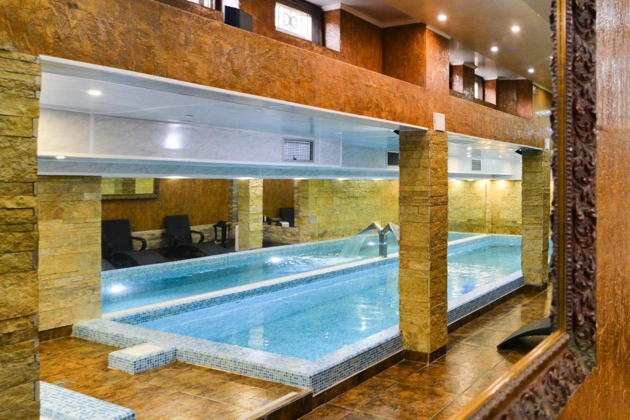 Premier Prezident Garni Hotel And Spa เซรมสกี คาร์ลอฟซี ภายนอก รูปภาพ