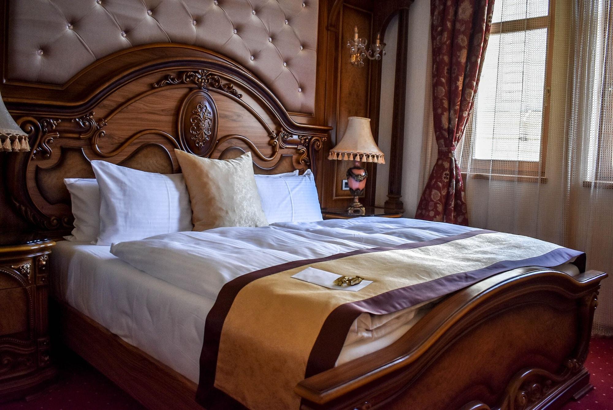 Premier Prezident Garni Hotel And Spa เซรมสกี คาร์ลอฟซี ภายนอก รูปภาพ