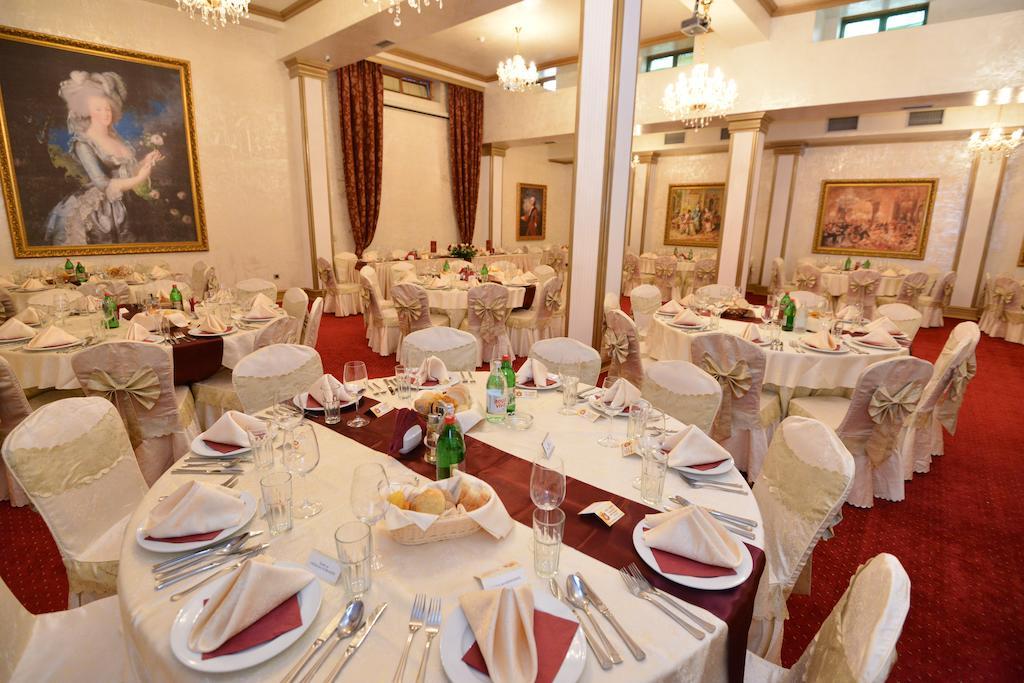 Premier Prezident Garni Hotel And Spa เซรมสกี คาร์ลอฟซี ภายนอก รูปภาพ